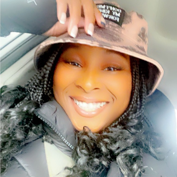 Meet your Posher, J. - Picture 2 of 2